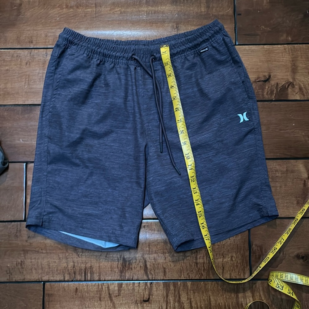 Men’s Hurley brand elastic waist with drawstring front pocket size small